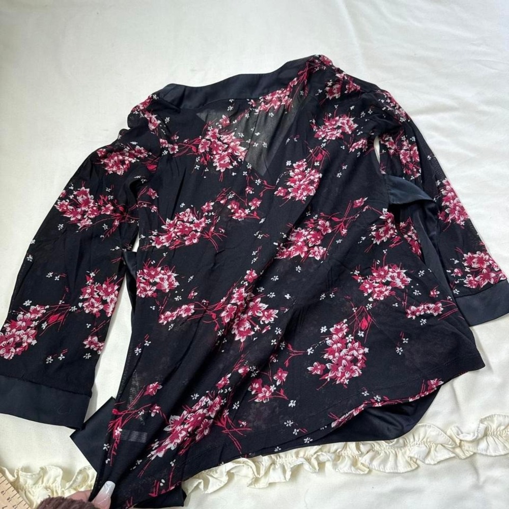 floral fairy top  Y2K black floral top new york and company size small - Picture 6 of 6